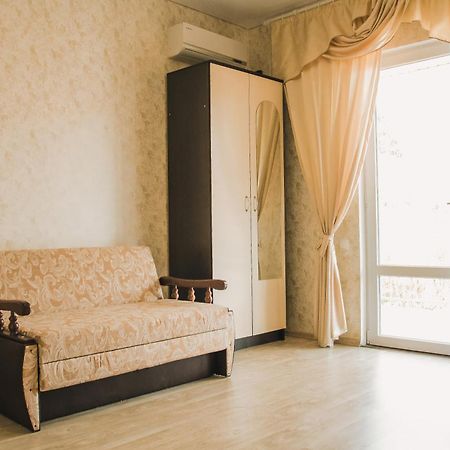 Balcony Hotel Zaliznîi Port Cameră foto