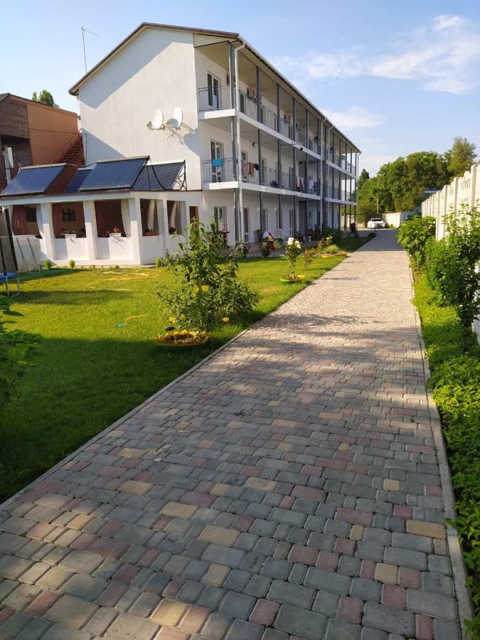 Balcony Hotel Zaliznîi Port Exterior foto