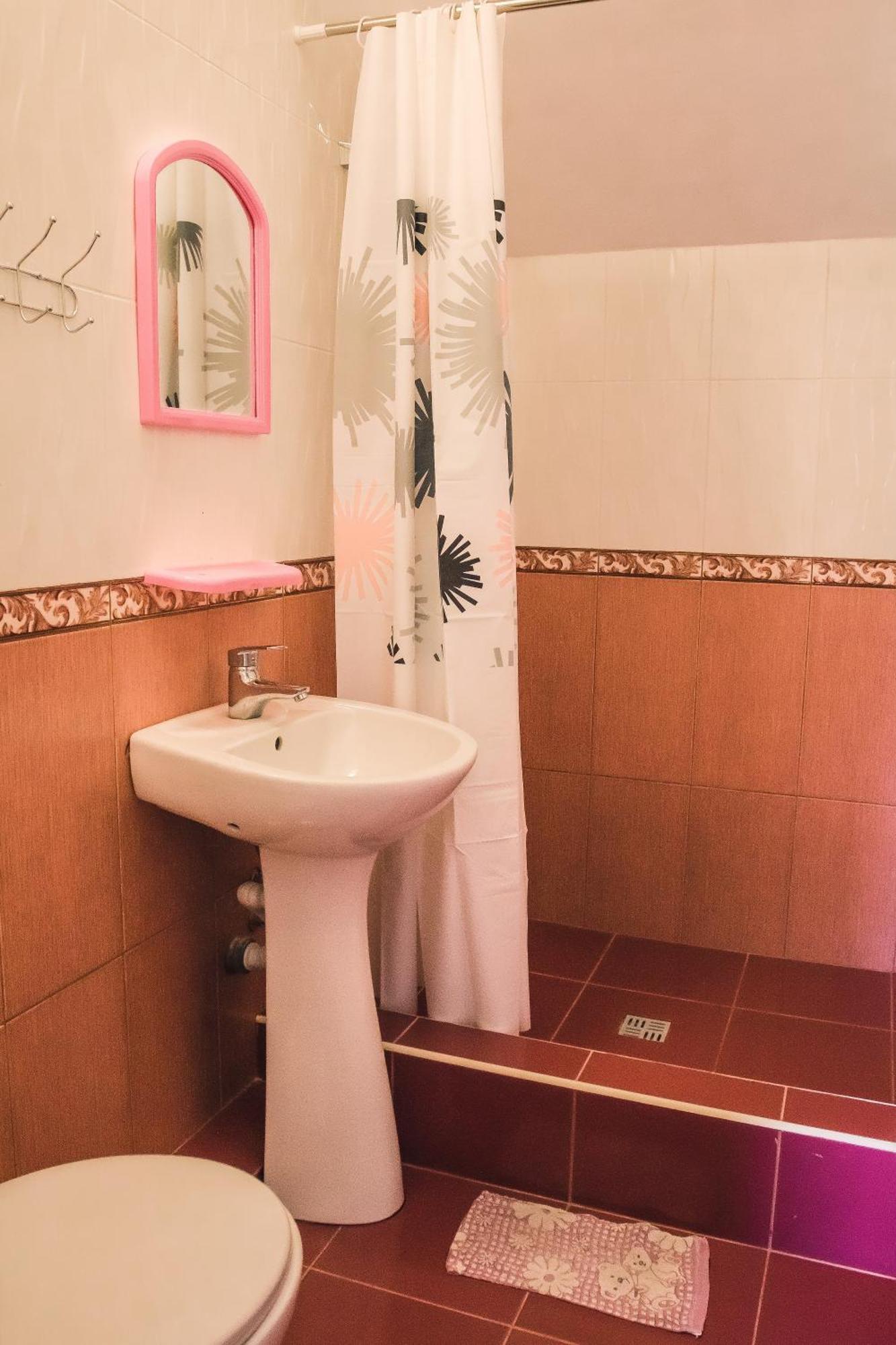 Balcony Hotel Zaliznîi Port Cameră foto