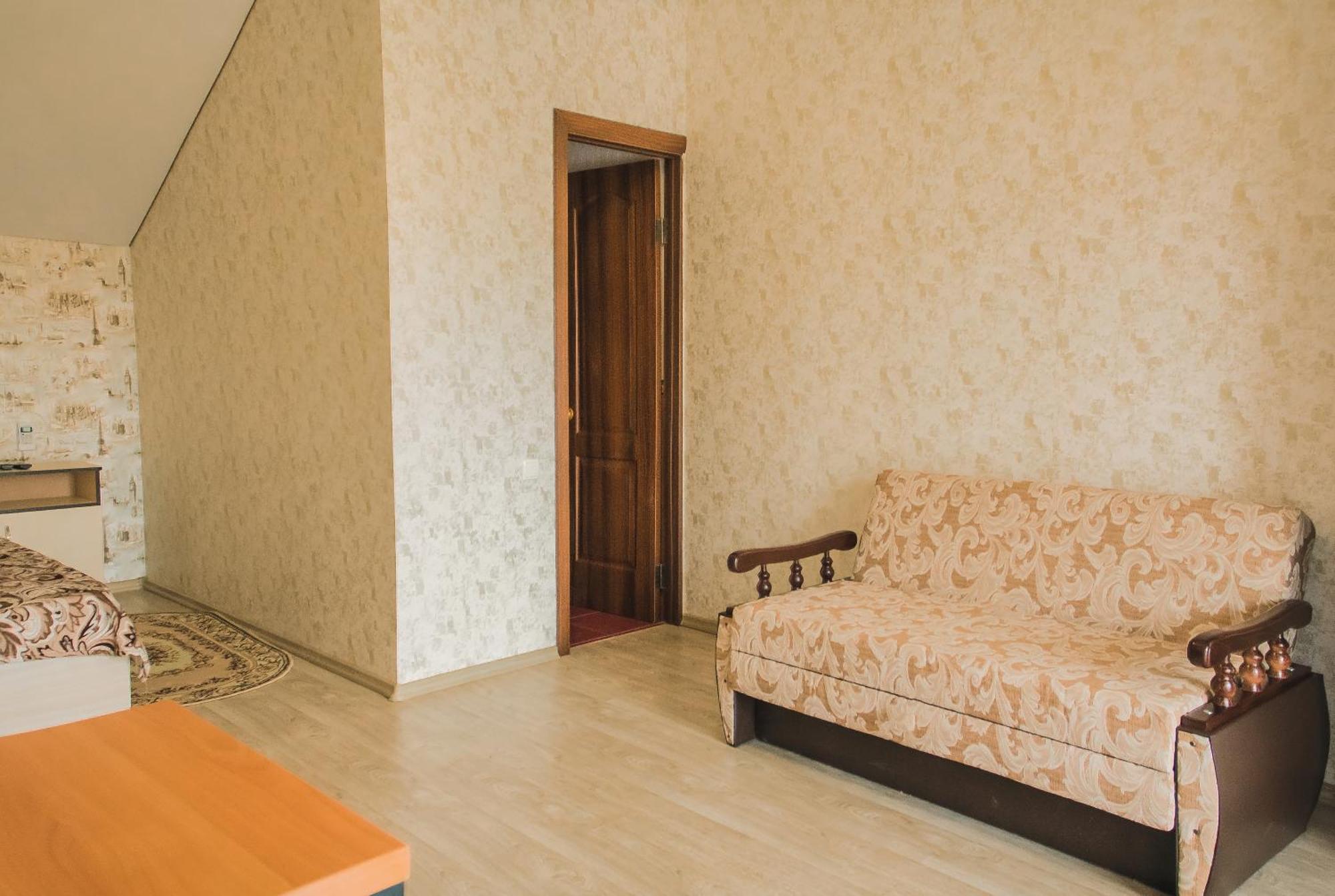 Balcony Hotel Zaliznîi Port Cameră foto
