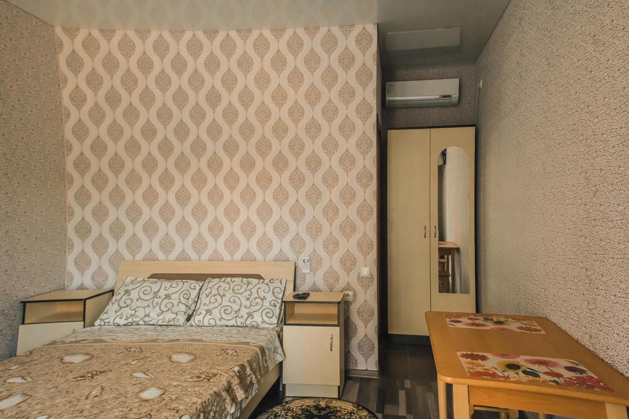 Balcony Hotel Zaliznîi Port Cameră foto