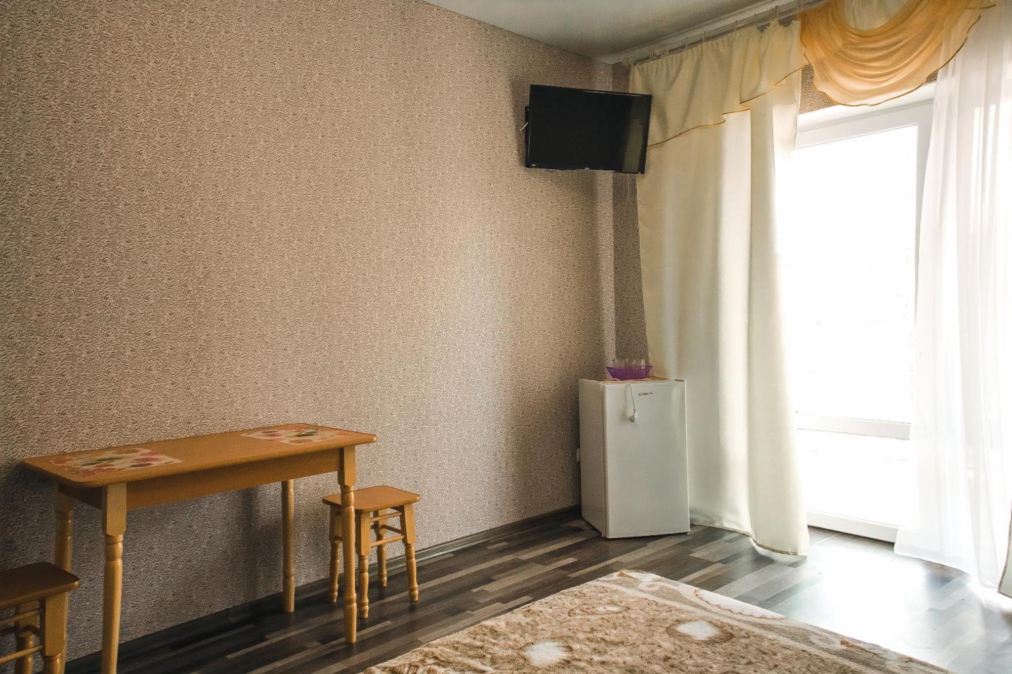 Balcony Hotel Zaliznîi Port Cameră foto