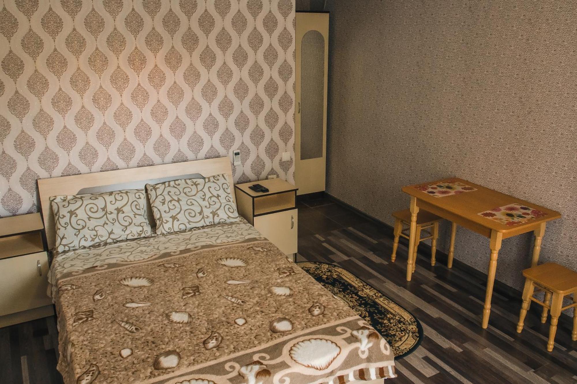 Balcony Hotel Zaliznîi Port Cameră foto