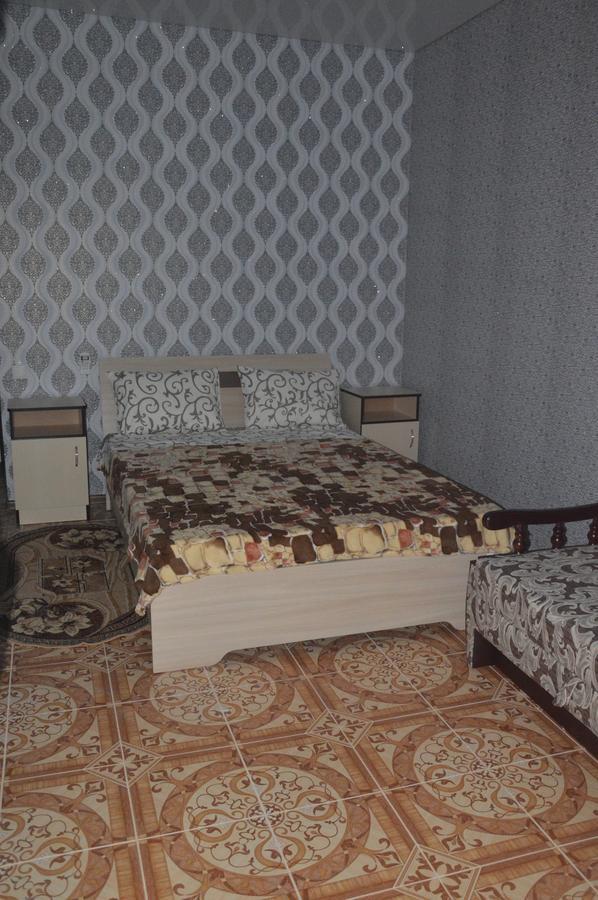 Balcony Hotel Zaliznîi Port Exterior foto
