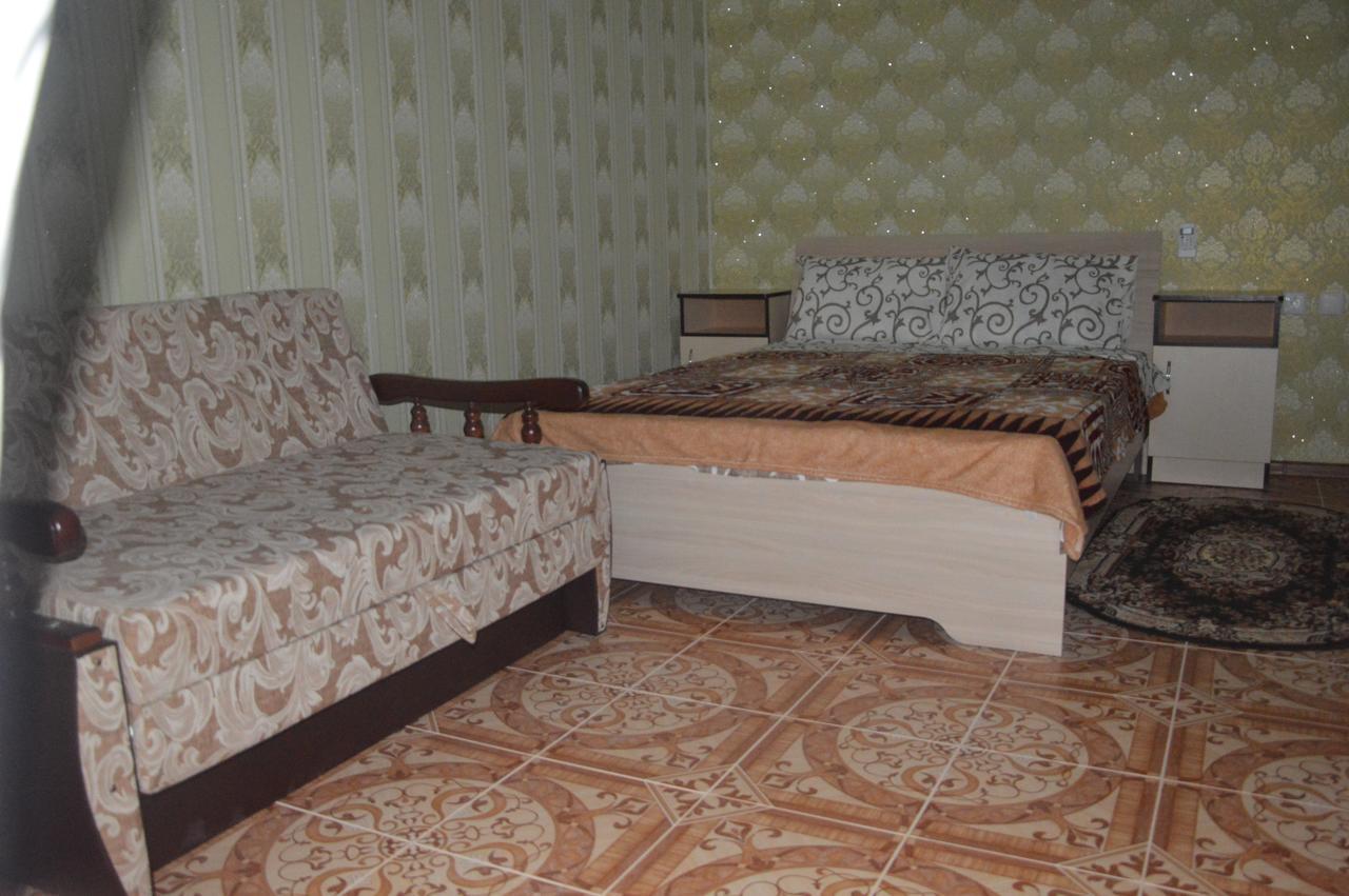 Balcony Hotel Zaliznîi Port Exterior foto