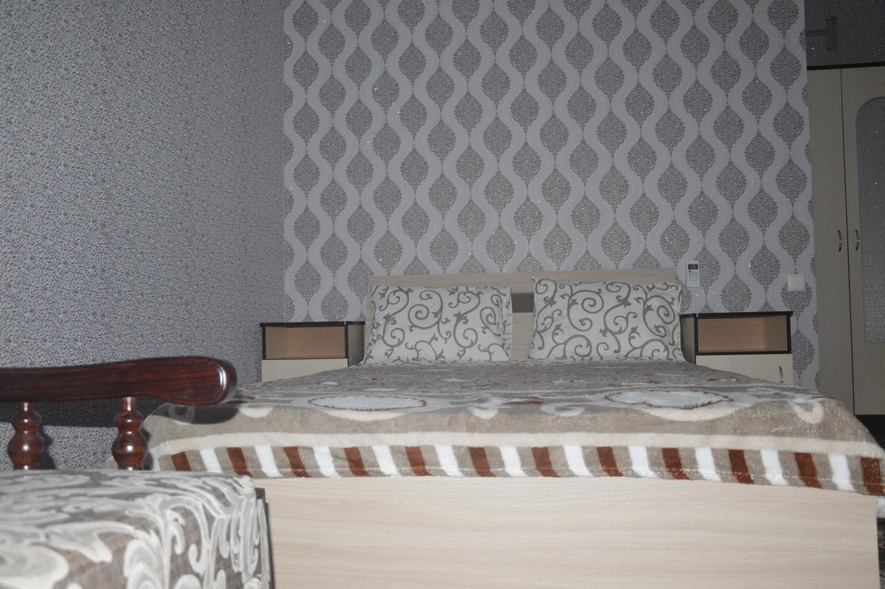 Balcony Hotel Zaliznîi Port Exterior foto