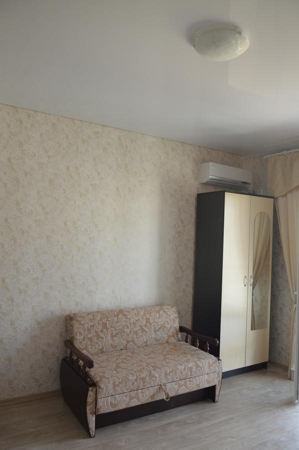 Balcony Hotel Zaliznîi Port Exterior foto